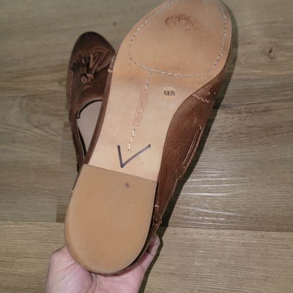 Vince camuto size 9.5 flats - Picture 3 of 4